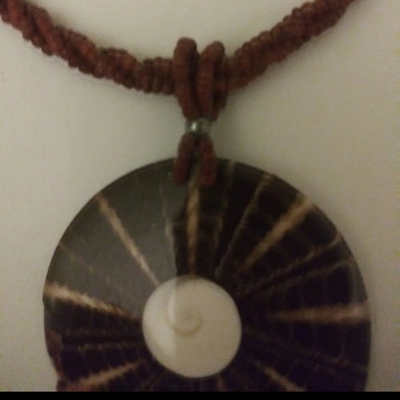 J381 Beautiful Handmade Brown Pendant Necklace Unisex - Picture 3 of 5